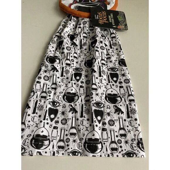 Disney Hocus Pocus Hanging Kitchen Towel Sanderson Sisters Halloween NEW - Picture 5 of 9